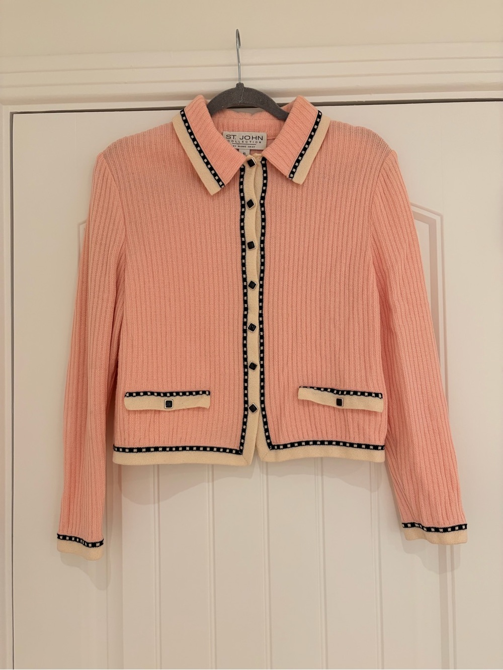 St. John Peach-Pink Ribbed Knit Cropped Cardigan with Contrast Trim